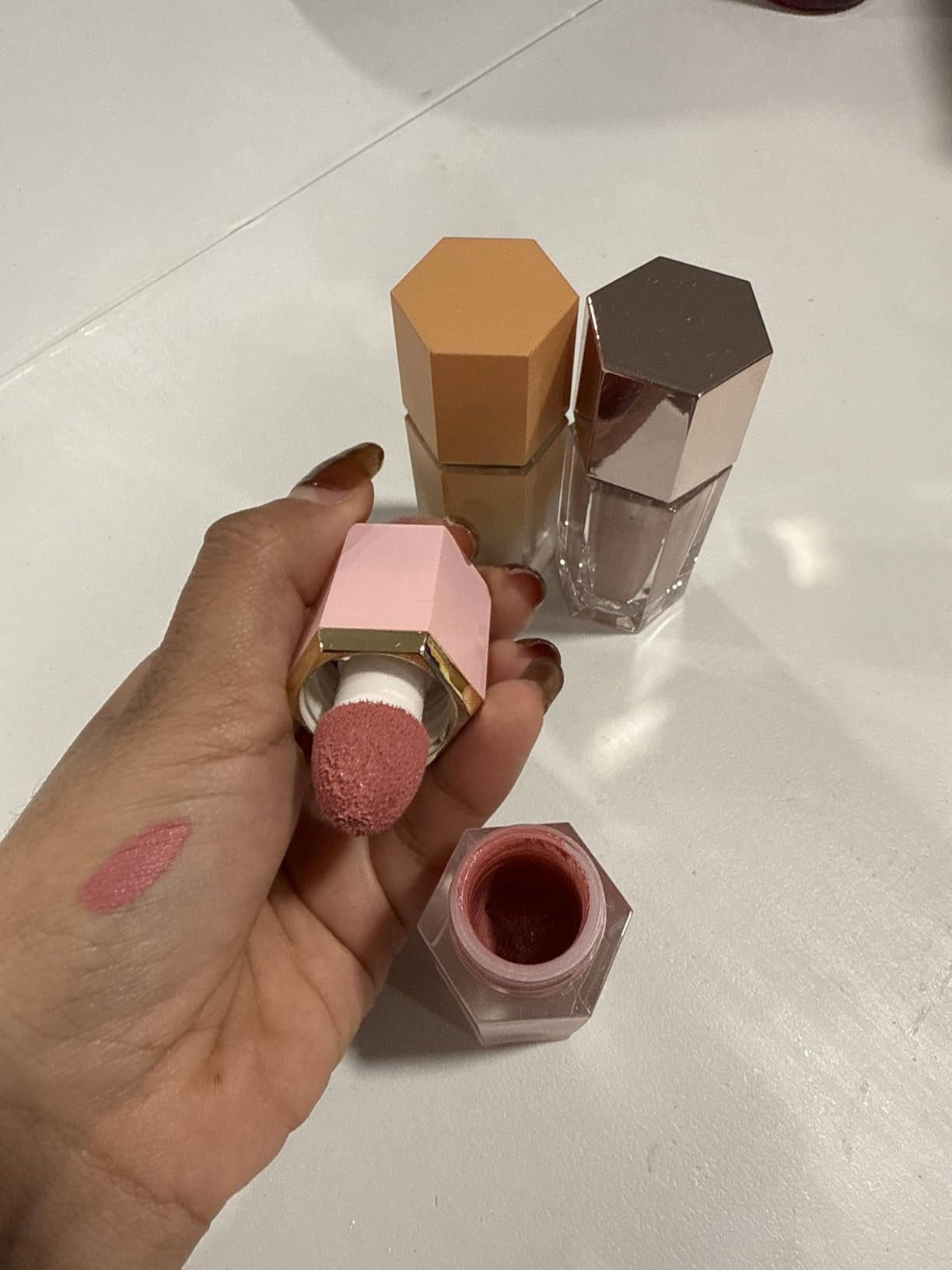 URQT Highly Pigmented Liquid Contour - Built-in Sponge Tip Sculpted Complexion Wand With Long Lasting Natural Buildable Highlighters and Bronzer (Contour+Blush+Highlighter)
